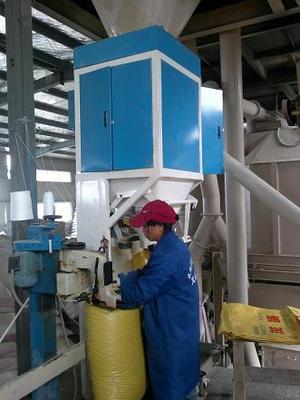 专业磷肥肥料自动定量包装机,江西省蓝光机电设备,0791-88175188