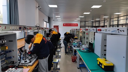 机电工程系圆满完成AHK机电一体化工毕业考试